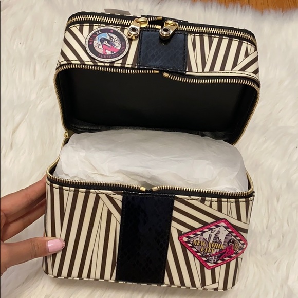 Henri Bendel Rare Striped Train Case Two-Layer - Picture 6 of 8
